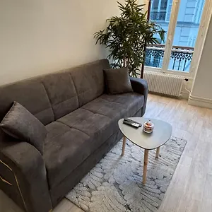 Appartement Situe Dans Le 9eme Arrondissement, A Deux Pas Du Sacre-coeur, Paris
